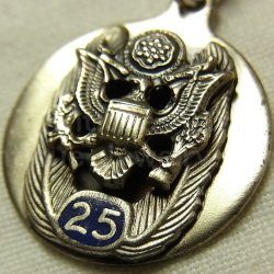 画像1: ヴィンテージ シルバー（銀製）アメリカ陸軍 ミリタリーイーグル ２５年在職記念 ペンダント １９ミリ