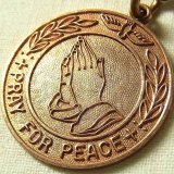 《PRAY FOR PEACE 平和への祈り》アメリカ ヴィンテージ メダイ 26mm