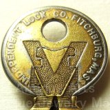 【未使用・美品】アメリカ the Independent Lock Co.ヴィンテージキー、第二次世界大戦の勝利を願う“Ｖ(Victory)”/軍事鉱物節約“真鍮と鋼鉄”製 