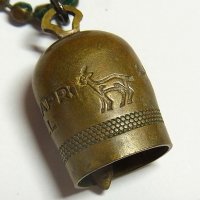 “幸運のお守りLUCKY CHARM”“米空軍パイロットの落ちないお守り 第二次世界大戦当時もの【幸運の象徴“羊”のイラスト】イタリア ヴィンテージ カプリ島 サン・ミケーレ(大天使ミカエル)ラッキーベル 25×16mm（検索ワード）合格祈願、受験お守り《バーゲン》