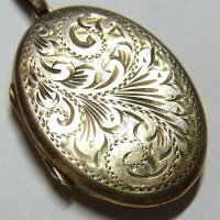 【訳あり】アールヌーヴォー  イギリス アンティークロケット 1907年 銀製 植物模様 23×31mm