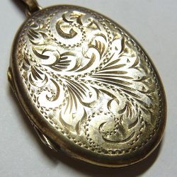 画像1: 【訳あり】アールヌーヴォー  イギリス アンティークロケット 1907年 銀製 植物模様 23×31mm