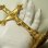 画像1: “アール・ヌーヴォー装飾が美しい”アメリカ アンティーク 自立クロス ゴールドカラー 16.5cm【バーゲン】 (1)