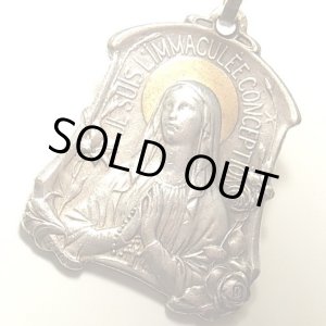 画像: 【大きめサイズ】フランス アンティーク ルルドの聖母 JE SUIS L’IMMACULEE CONCEPTION(無原罪の御宿り)メダイ TAIRAC作 26×35mm(チェーン有。無し-300円引き)