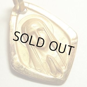 画像: フランス アンティーク GOLD PLATED お祈りをする聖母マリア メダイ Karo作 16×20mm (チェーン有。無し-300円引き）