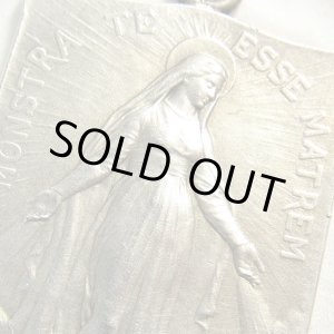 画像: 【大型・美形】フランス アンティーク 聖母マリア SILVER PLATED " Henri DUBOIS " ( 1859 - 1943 )作  メダイ 35×24mm (チェーン有。無し-300円引き）