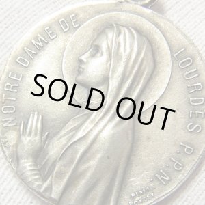 画像: 【美形】【大き目サイズ】フランス アンティーク ルルドの聖母 JE SUIS L’IMMACULEE CONCEPTION(無原罪の御宿り)Adolphe Penin & Jean-Baptiste Poncet 作 25mm　１９００年代初頭作　(チェーン有。無し-300円引き）