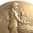 画像3: フランス アンティーク ブロンズ メダル “聖母マリアに抱かれ イエス誕生”１９００年代初頭 Jules Édouard Roiné 作 37mm【バーゲン】【美形】