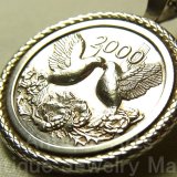 画像: 【バーゲン】アメリカ合衆国 ヴィンテージ ミレニアム２０００年記念 SILVER(銀)メダル ペンダント“THE MILLENNIUM A TIME FOR PEACE LOVE HOPE FAITH UNITY:西暦２０００年という時を“平和”“愛”“希望”“信頼”の融合のために！” 26mm