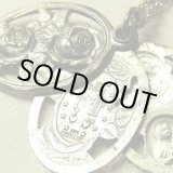 画像: ヴィンテージ STERLING SILVER（銀９２５）薔薇の３枚 透かし 不思議のメダイ 18×28mm【バーゲン】