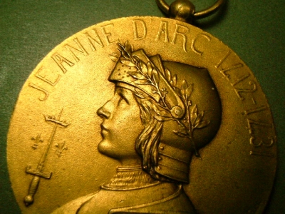 画像: フランス アンティーク ジャンヌ・ダルク 大型メダル L.O.MATTAI作41×41mm