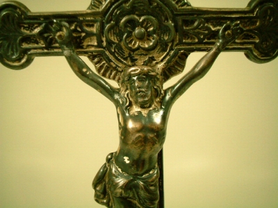 画像: アンティーク　レトロな装飾が美しい 髑髏 自立クロス　１００年以上前製造 ２６cm