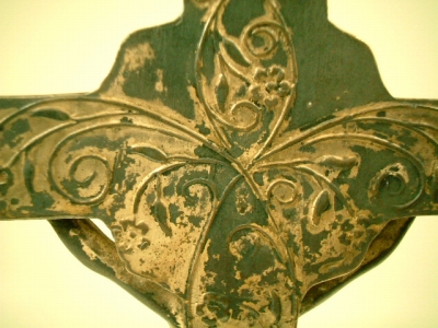画像: アンティーク　レトロな装飾が美しい 髑髏 自立クロス　１００年以上前製造 ２６cm