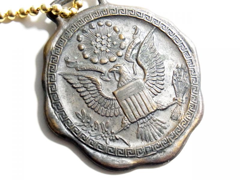 画像: 第二次世界大戦 当時もの ヴィンテージ アメリカ ミリタリー イーグル ウオッチフォブ(懐中時計の飾り) メダル ブロンズ製 37×42mm 