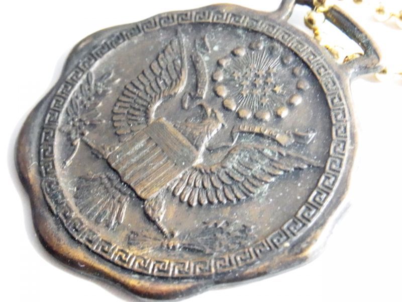 画像: 第二次世界大戦 当時もの ヴィンテージ アメリカ ミリタリー イーグル ウオッチフォブ(懐中時計の飾り) メダル ブロンズ製 37×42mm 