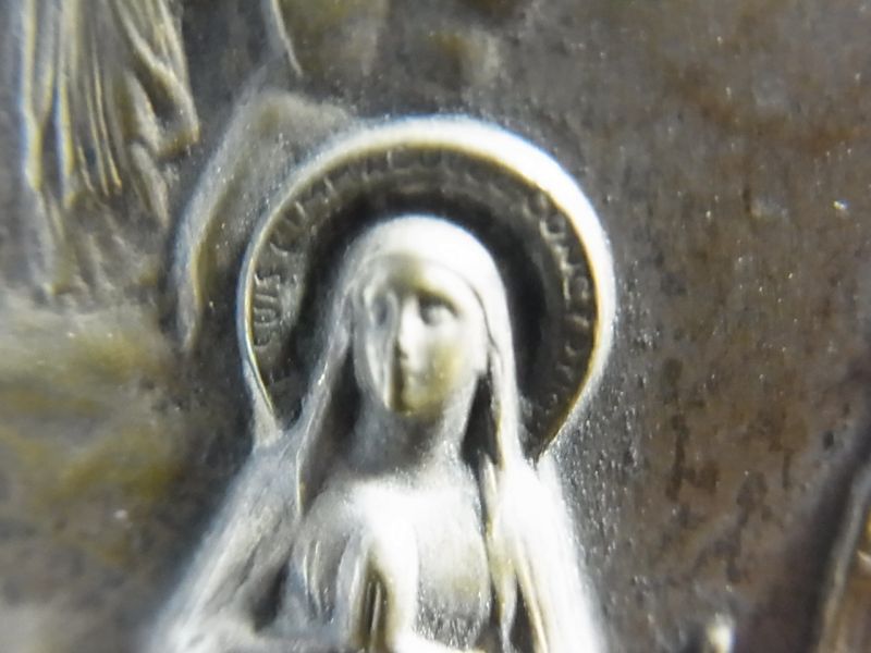 画像: フランス アンティーク アール・ヌーヴォールルド 聖母マリアの出現 自立miniプレート彫刻家サイン有り 74×94mm