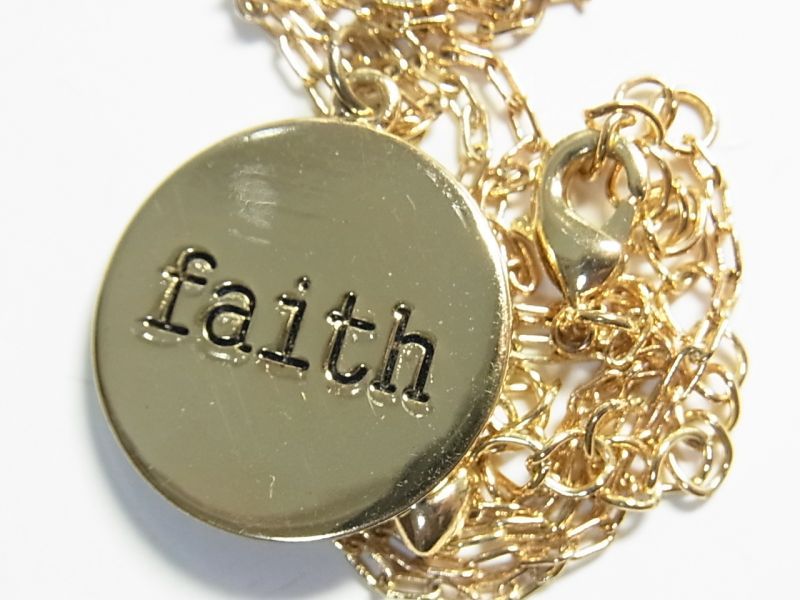 画像: Faith“神を信じる”　ヴィンテージ　ゴールドカラー ペンダント チェーン付き