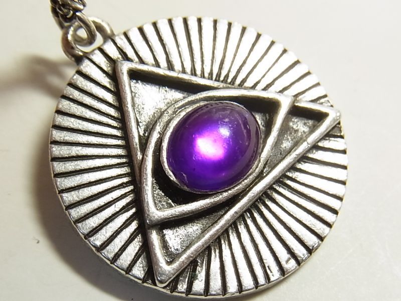 画像: ヴィンテージ SILVERPLATED パープルストーン プロビンスの目（all-seeing eye of God）ペンダント（チェーン付き）