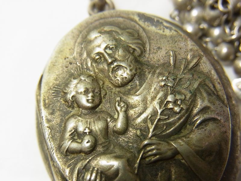 画像: 【希少】アンティーク“聖ジョゼフに抱かれた幼年 聖イエス”ケースinミニメダイ セット