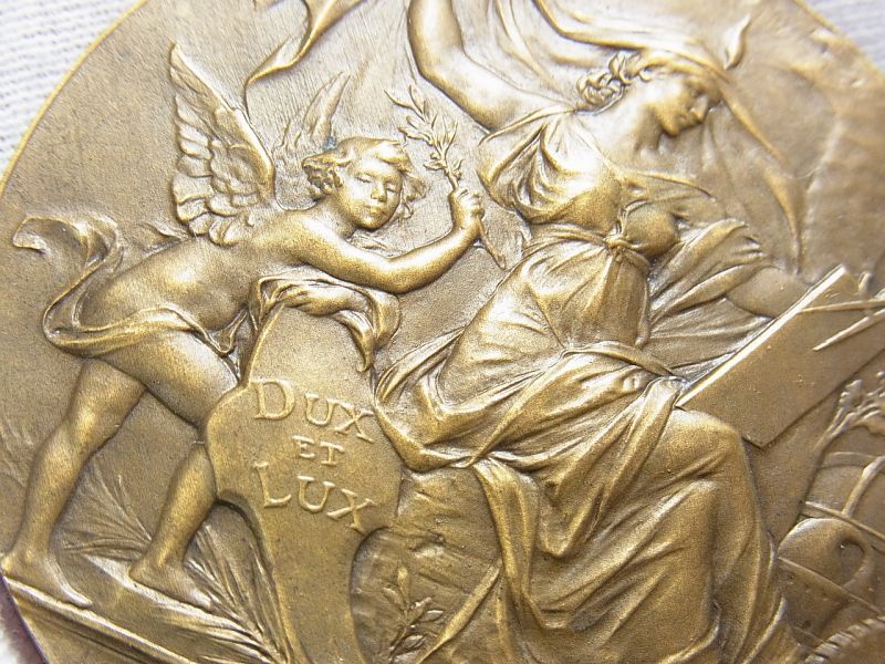 画像: 【バーゲン】【極美形】フランス アンティーク 自由の象徴マリアンヌと天使“希望の光への誘（いざな）い”ブロンズ メダル１９００年頃 Louis Bottée作 50mm