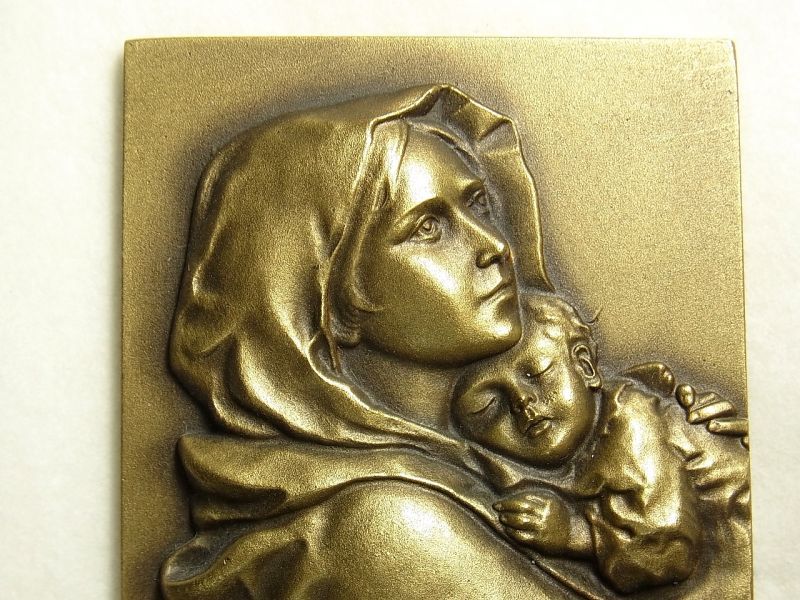 画像: 【バーゲン】【大型サイズ】「La Madonnina」街角の聖母（Madonna of the Streets）ロベルト・フェルツィ画作、バルタザル・マヌエル・バストス彫刻作 メダル55×74mm　