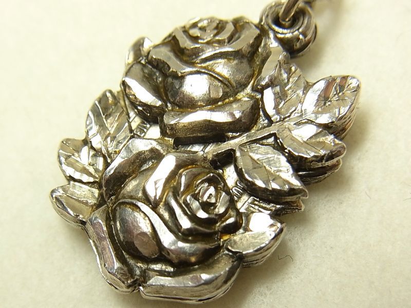 画像: ヴィンテージ シルバー（銀製）薔薇の３枚 不思議のメダイ 17×24mm(チェーン有。無し-300円引き）