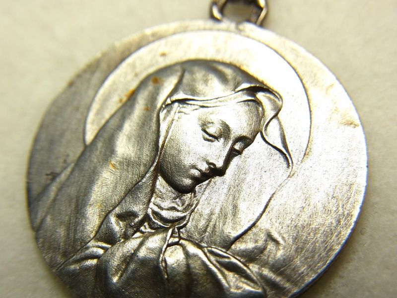 画像: 【希少】【美形】スペイン ヴィンテージ シルバー（銀製）悲しみの聖母マリア 《1948年3月19日彫刻》20mm(チェーン有。無し-300円引き）