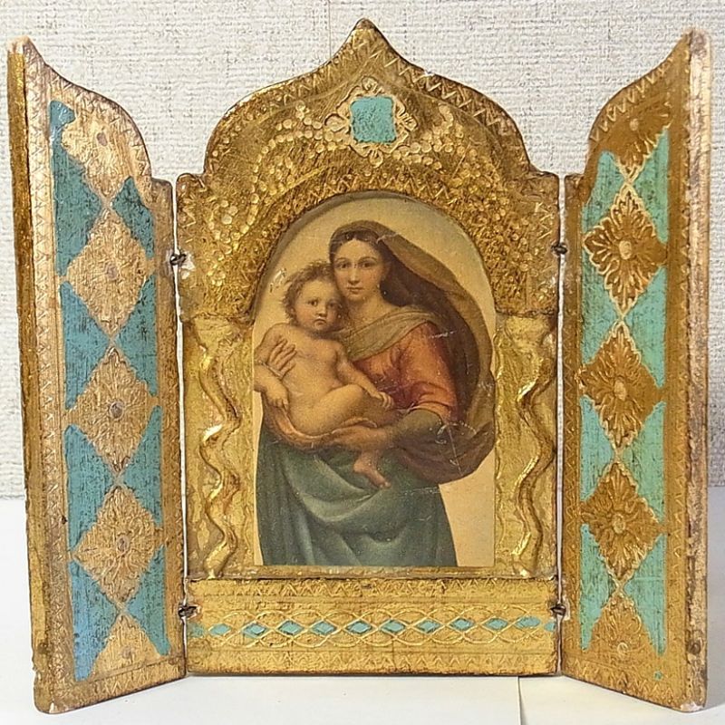 小型サイズイタリア アンティーク 「聖母子の画家」ラファエロ・サンティ作『システィーナの聖母』３枚続きの祭壇画（高さ１４２ミリ） -  アンティークジュエリー・マリア