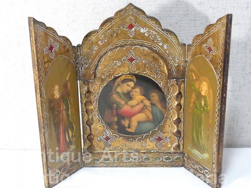 画像: 【中型サイズ】《レトロな豊かな装飾が美しい》イタリア ヴィンテージ「聖母子の画家」ラファエロ・サンティ作『小椅子の聖母』３枚続きの祭壇画（高さ２１６ミリ）