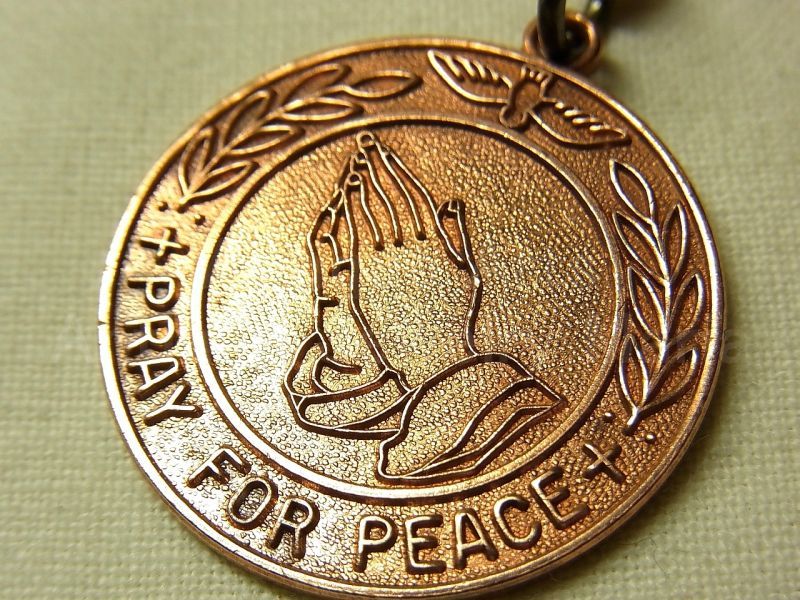 画像: 《PRAY FOR PEACE 平和への祈り》アメリカ ヴィンテージ メダイ 26mm