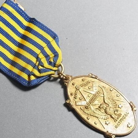 希少 第二次世界大戦 アメリカ軍 フリーメイソン ナショナル ソージャナー National Sojourners Us Military イーグル ヴィンテージ リボンメダル 25 45mm アンティークジュエリー マリア
