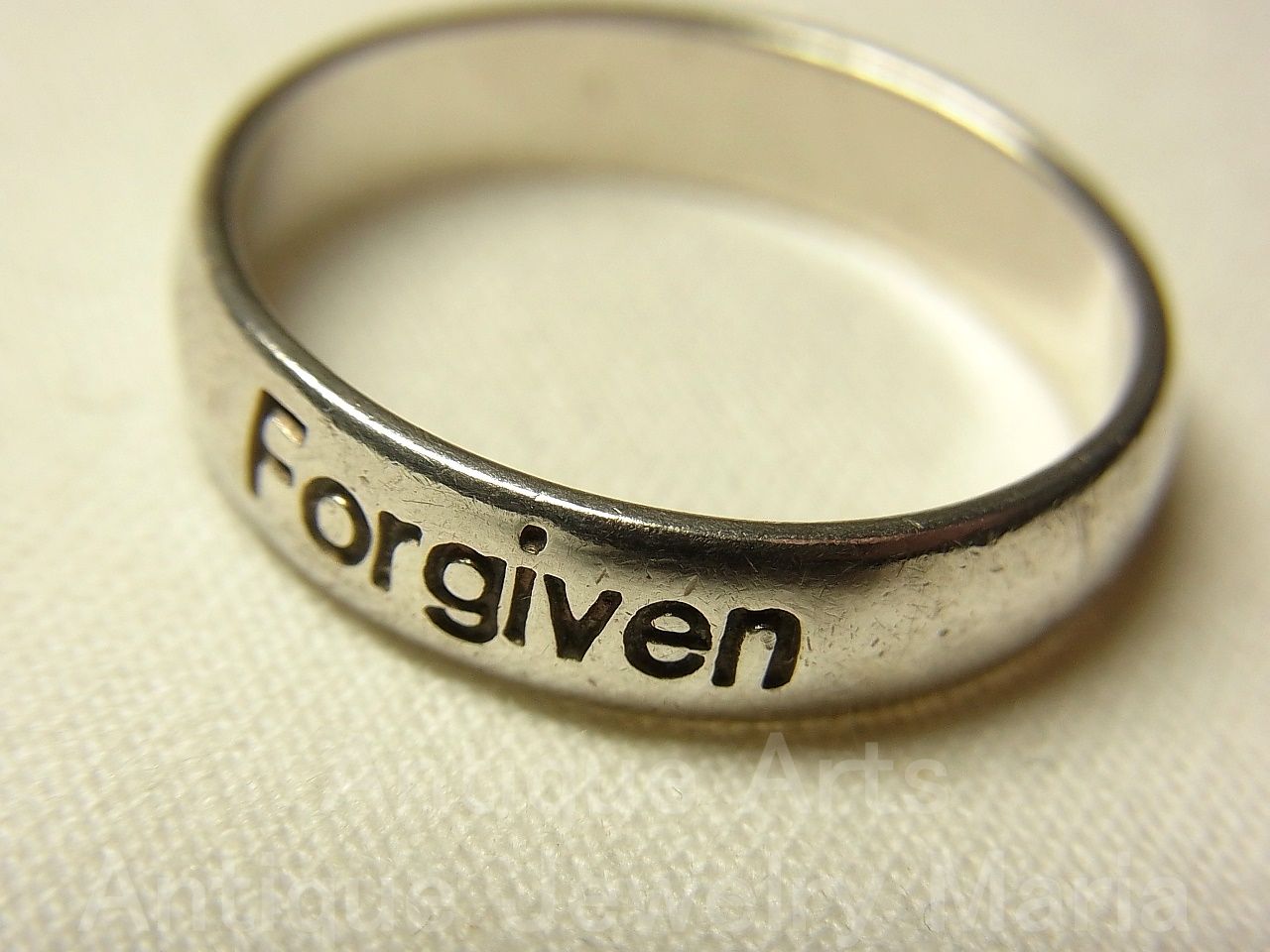 画像: “Forgiven（許された）」は神からの赦しを示す言葉:過去の過ちや罪から解放され、新たな人生への希望と前向きな未来を示す。”ヴィンテージ シルバー（銀925製）リング  サイズ：２２号