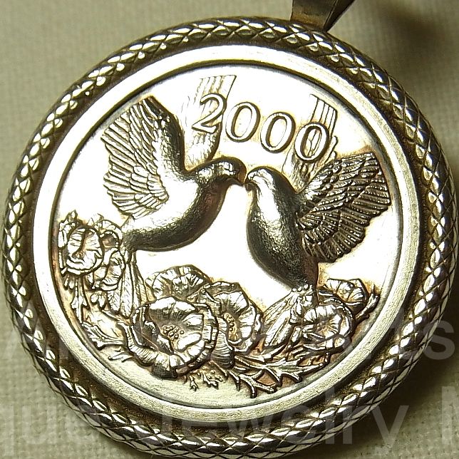 画像: 【バーゲン】アメリカ合衆国 ヴィンテージ ミレニアム２０００年記念 SILVER(銀)メダル ペンダント“THE MILLENNIUM A TIME FOR PEACE LOVE HOPE FAITH UNITY:西暦２０００年という時を“平和”“愛”“希望”“信頼”の融合のために！” 26mm