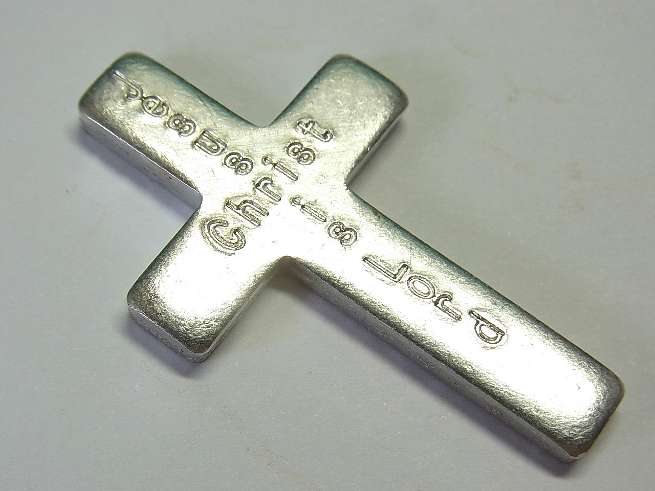 画像: アルミ製クロス「JESUS CHRIST IS LORD」刻印入り／ポケットサイズ十字架（祈り・お守り・携帯用）
