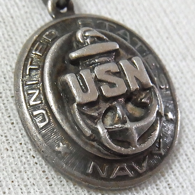 画像1: 第二次世界大戦当時もの USNアメリカ海軍 SILVER(銀製) ペンダント18×23mm【バーゲン】