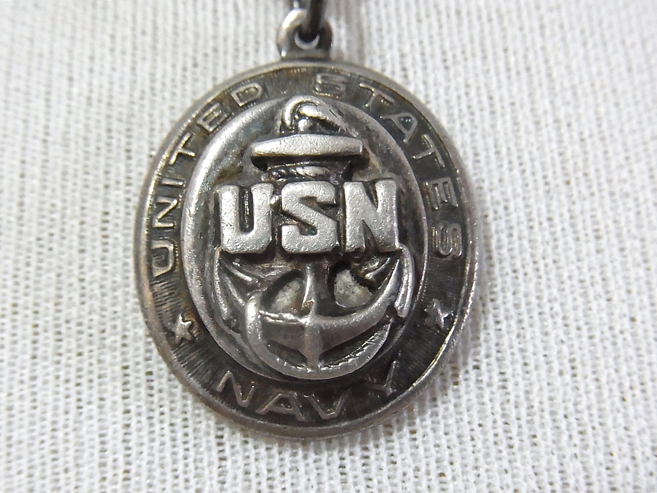 画像: 第二次世界大戦当時もの USNアメリカ海軍 SILVER(銀製) ペンダント18×23mm【バーゲン】