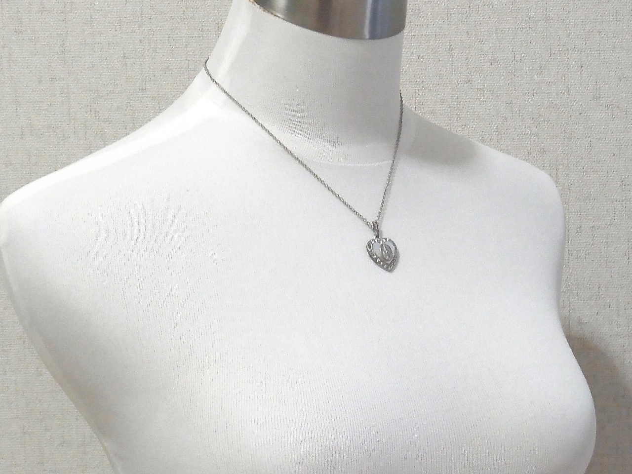 画像: 不思議のメダイ ハート形 ヴィンテージ 真珠貝とマーカサイト STERLING（銀925製）19×22mm O Mary, conceived without sin, pray for us who have recourse to thee. “ああ、けがれなくお宿りになられた聖マリア、我等の為にお祈りください。”【バーゲン】