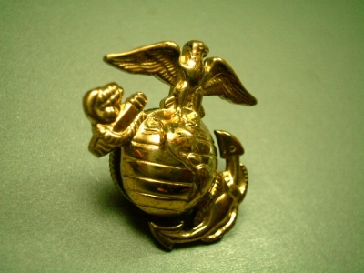 画像: 【バーゲン】【参考画像有り】第二次世界大戦 当時もの USMC《United States Marine Corps》米国海兵隊 バッチ 25×25mm【スクリューネジ式】